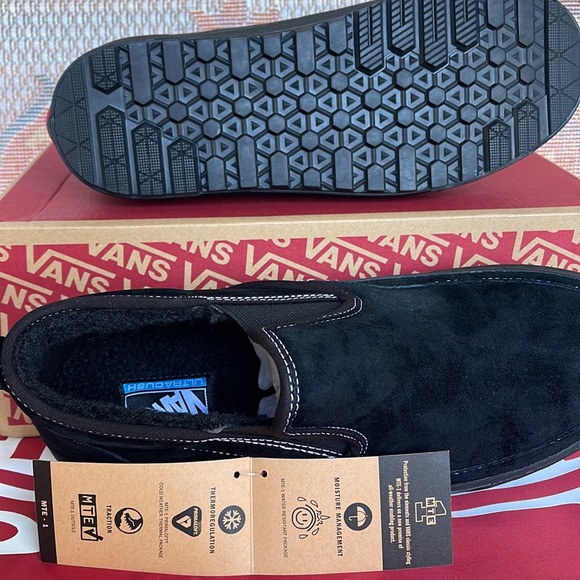 Vans WMNS Mid Slip Mte-1
Black/Black/Suede
VN0A5KQS426
 boots - sneakers - Picture 7 of 16